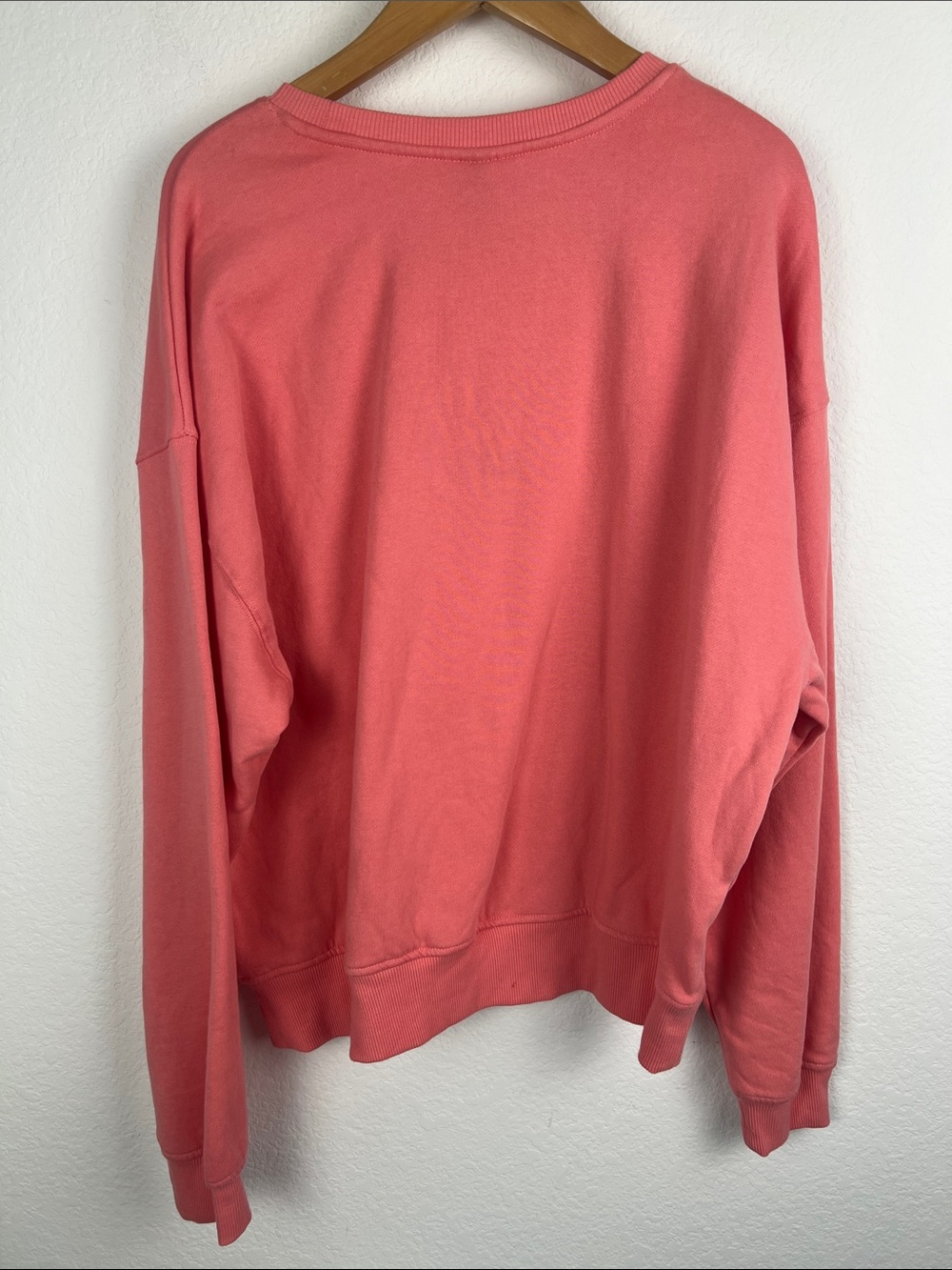 Universal Thread Coral Pink 'mon chérie' Graphic Sweatshirt women’s Size M - Picture 7 of 7